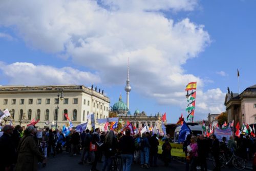 2025-10-03-Friedensdemo-Bebelplatz0001a
